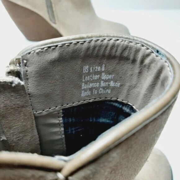 VERY VOLATILE Los Angeles Suede Bootie Block Heel Beige Sz 6 - Picture 14 of 16